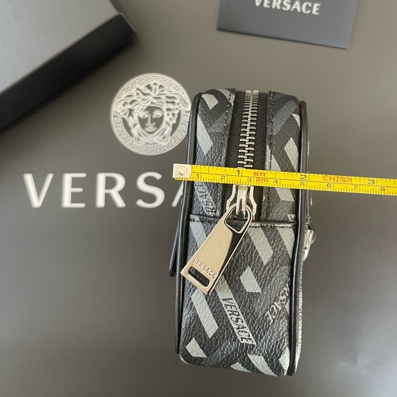 Authentic Versace Designer Belt Bags Leather - Picture 13 of 16
